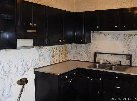3rd image of 108 W Monterey Ave