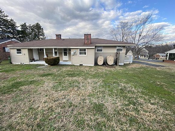 2nd image of 1012 Julian Dr #B
