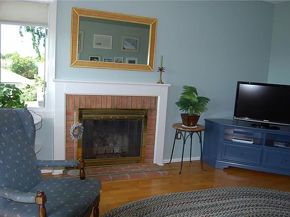 4th image of 271 N Farm Dr