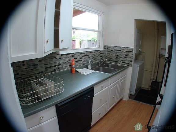 3rd image of 1904 Maltravers Rd