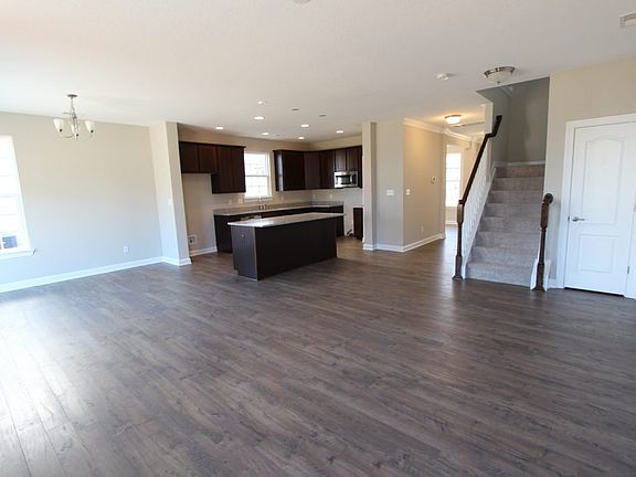 3rd image of 109 Farrand Dr