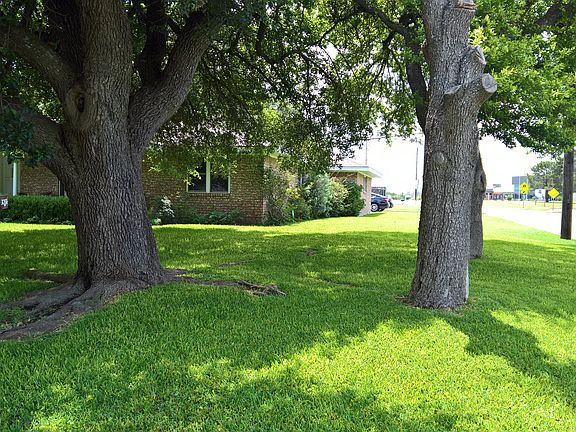 3rd image of 3025 Oaklawn Dr