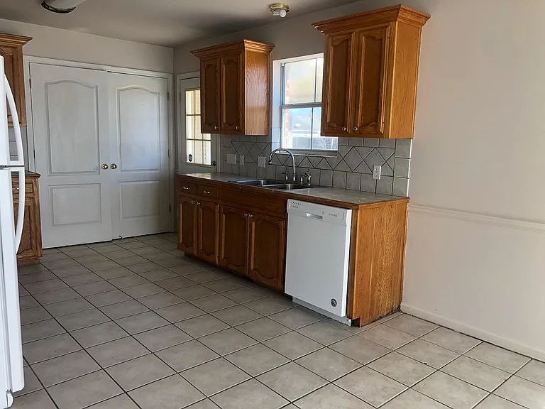 10017 Chapel Hill Dr — Photo 4