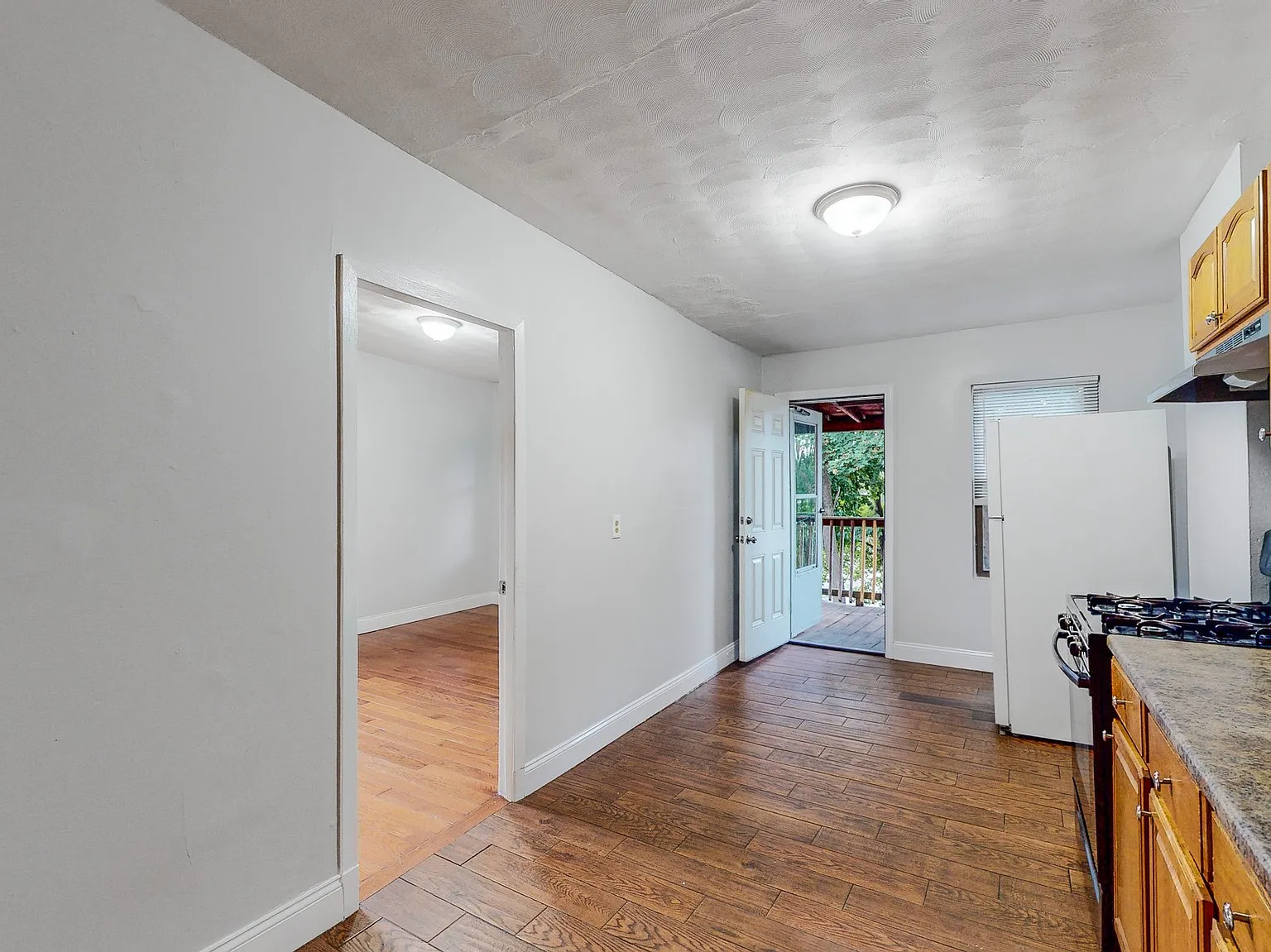3 bed, 1.0 bath, 1100 sqft, $3,390 — Photo 2