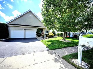 10 Crawford Rd, Manalapan, NJ 07726