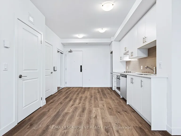 461 Green Rd #220 — Photo 4