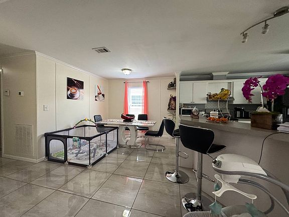 3rd image of 1364 Four Seasons Blvd