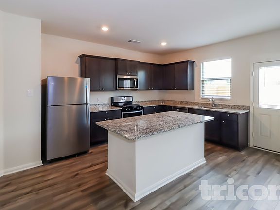 4th image of 805 Clark Dr