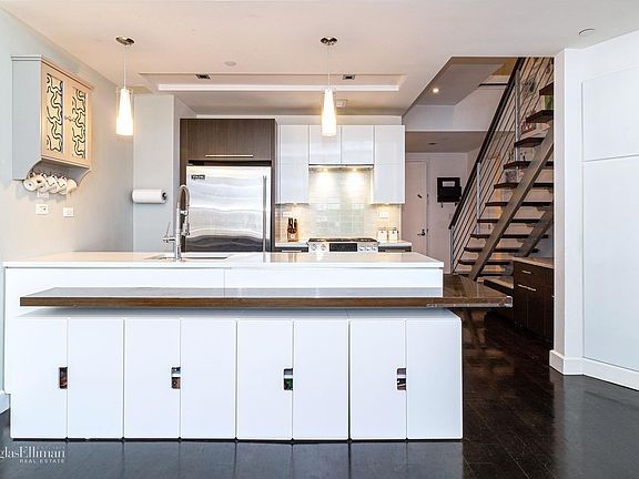 5th image of 2-17 51st Ave #602