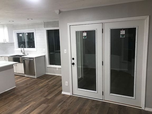 3rd image of 703 Southgate Dr