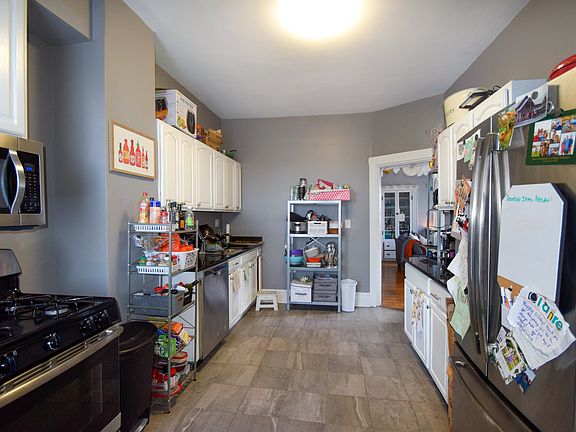 3rd image of 85 Surrey St #2
