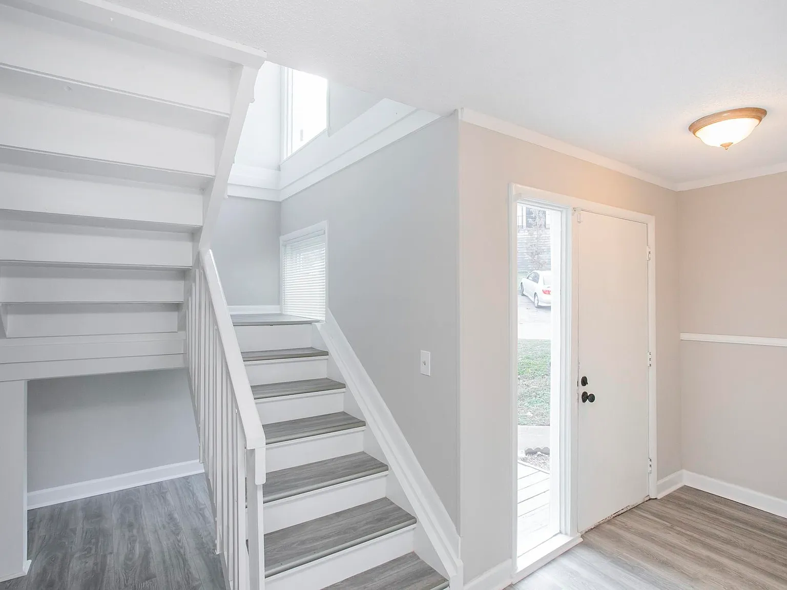 4 bed, 2.5 bath, 1922 sqft, $2,550 — Photo 3