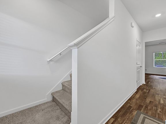 5th image of 260 Chelsea Park Cir