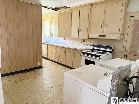 5th image of 28 W 9th St
