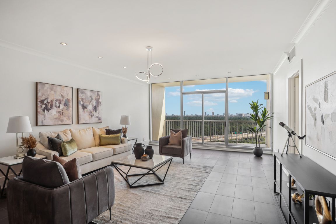 N Post Oak Ln 1805-003.jpg