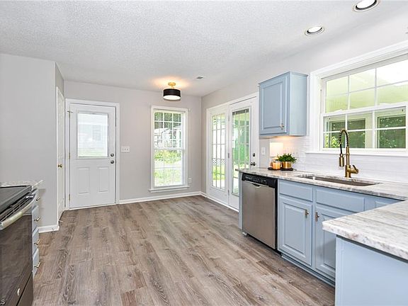 3rd image of 813 Quail Cove Ct