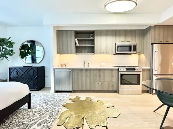515 West 38th Street 12B image 2 of 27
