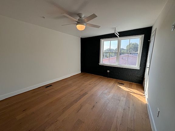 5th image of 4028 Macarthur Ave #8