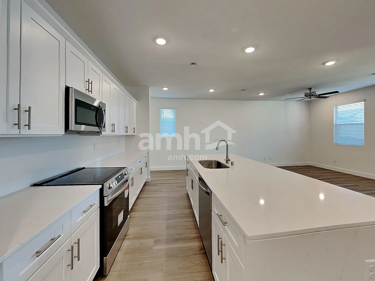 3 bed, 2.5 bath, 2040 sqft, $2,490 — Photo 3