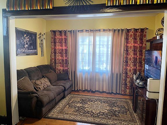 5th image of 221 Park Pl
