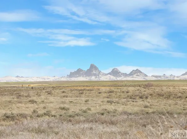 2990 Edgewater Ln, Saint Anthony, ID 83445