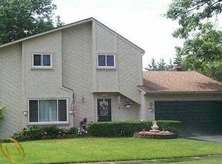 7097 Marco Dr, Waterford, MI 48327