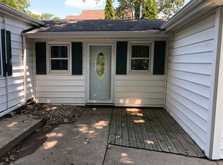 980 N Lakeview Dr, Lowell, IN 46356