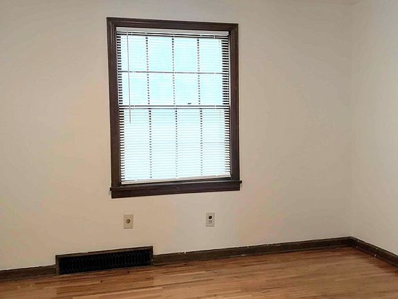 4th image of 1313 N Washington St