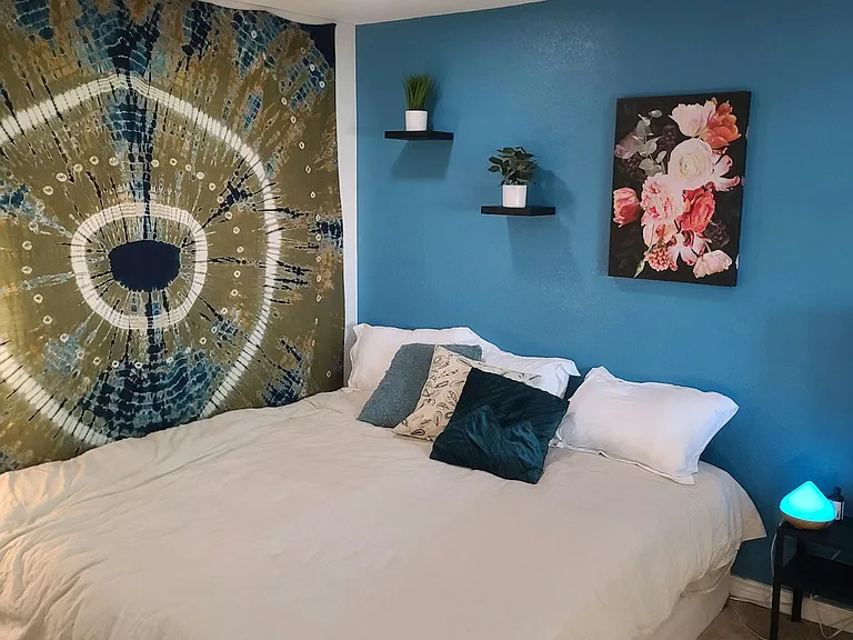 Bedroom 2 (w/king bad)