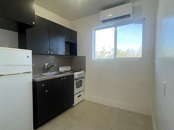 2nd image of 5305 Biscayne Blvd #204
