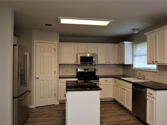 5th image of 3305 Texas Topaz Dr