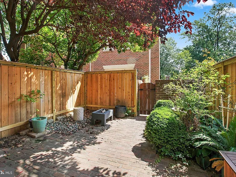 1225 Michigan Ct — Photo 24