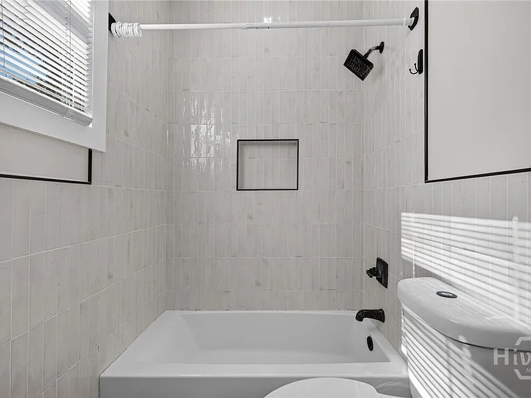221 W Duffy St #A — Photo 25