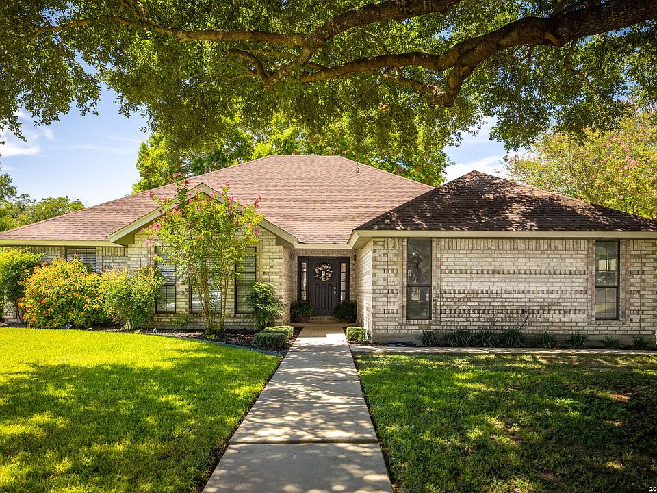 1st image of 104 Bosque