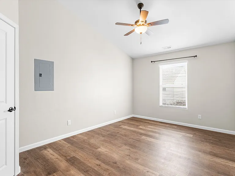 708 Harbor Woods Dr #C — Photo 15