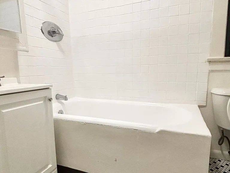 Ave 63 Apartments — Photo 13