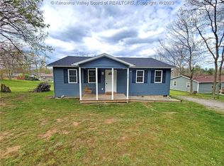227 Briarwood Dr, Shady Spring, WV 25918