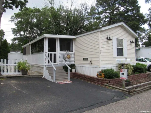37-22 Hubbard Avenue, Riverhead, NY 11901
