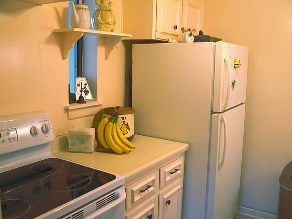 3rd image of 7926 Broadway St #904