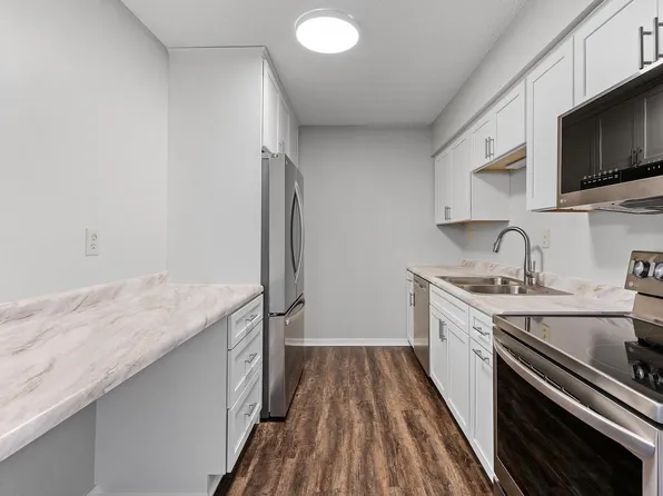 6328 Barrie Rd APT 3G, Edina, MN 55435
