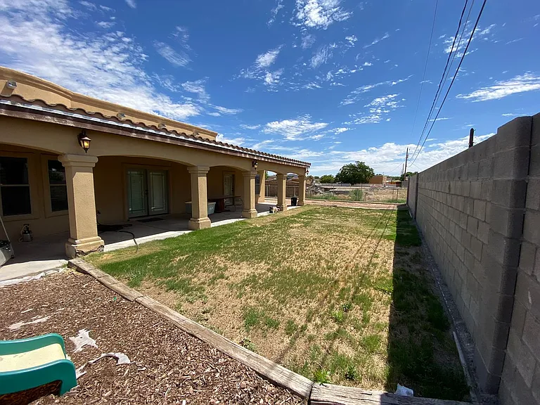 390 Burkett — Photo 32