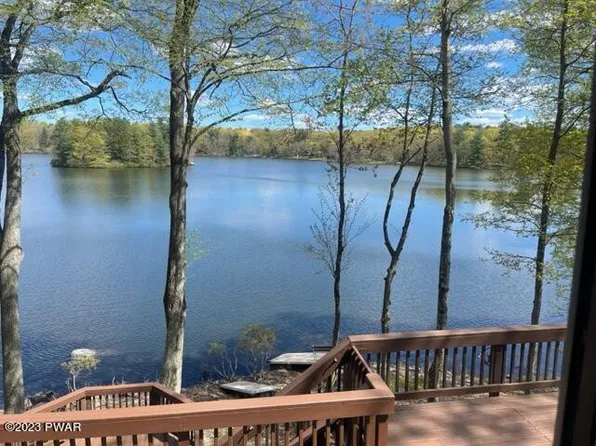 207 Mountain Lake Dr, Dingmans Ferry, PA 18328