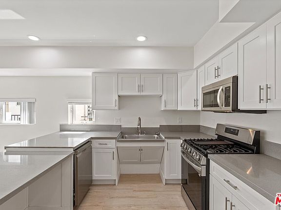 4th image of 1409 N Hobart Blvd #104