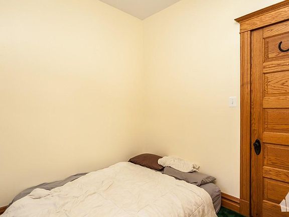 5th image of 1933 W Berteau Ave #2