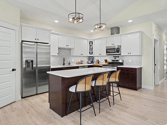 5th image of 535 Perry St