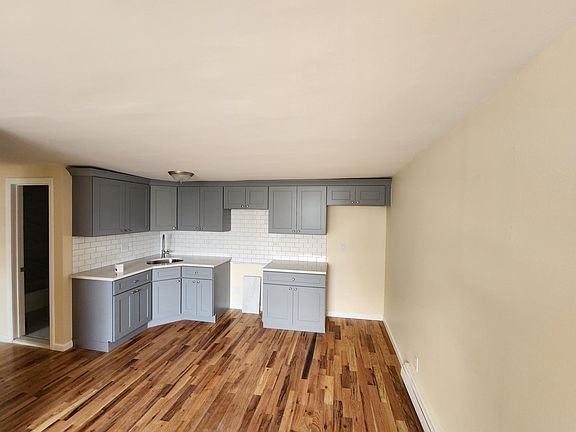 5th image of 3167 Victory Blvd APT 2C