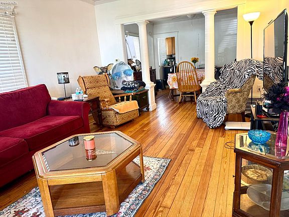 5th image of 609 Harrison St