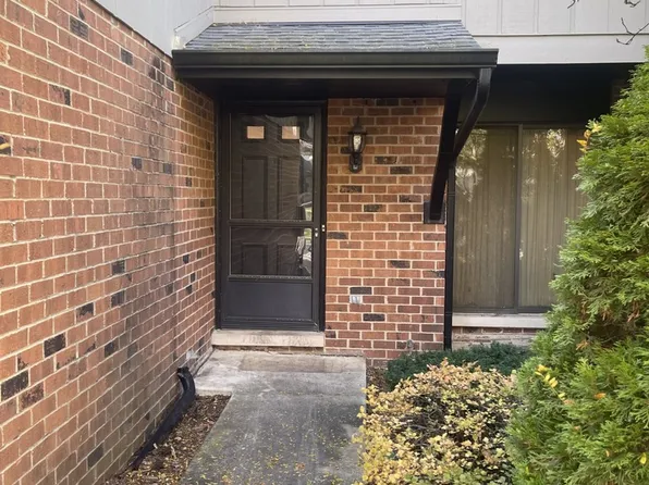 1026 Briarcliffe Blvd, Wheaton, IL 60189