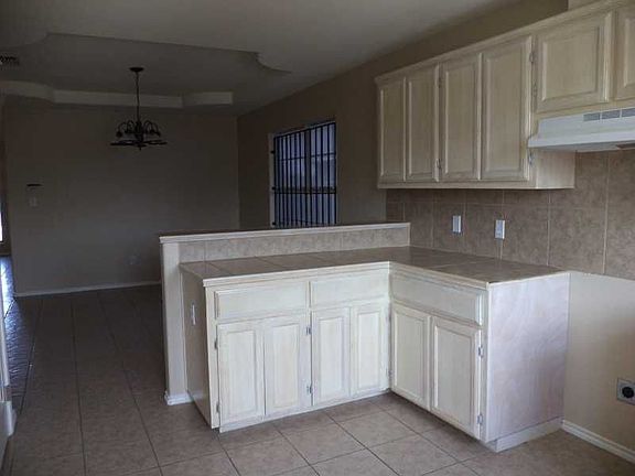4th image of 1100 E San Pedro St
