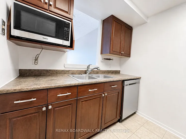 35 Holland Ave #907 — Photo 7